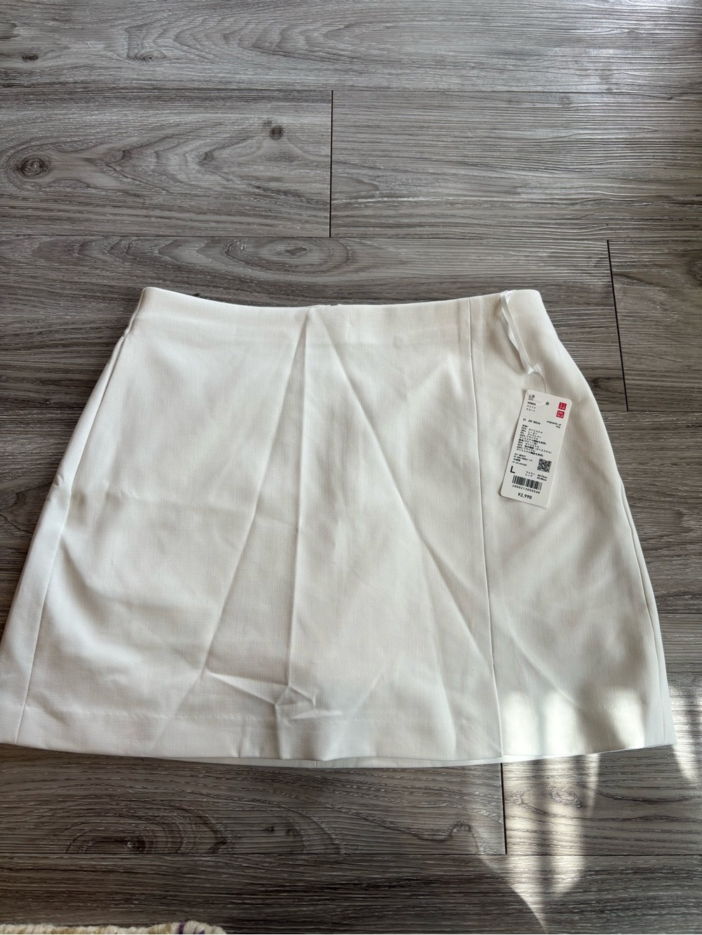 NEW WITH TAGS ON Uniqlo Slit Skort Off White (Purchased in Japan)